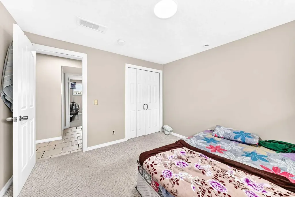 79 Castledale Way NE Calgary AB T3J 1X6