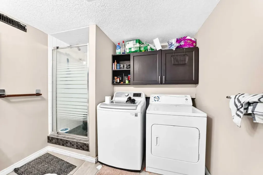 79 Castledale Way NE Calgary AB T3J 1X6