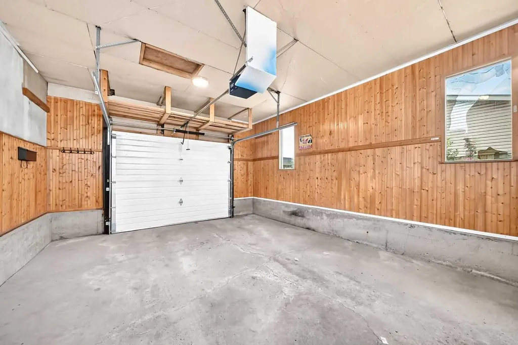 79 Castledale Way NE Calgary AB T3J 1X6