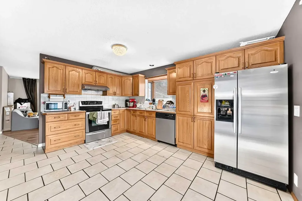 79 Castledale Way NE Calgary AB T3J 1X6