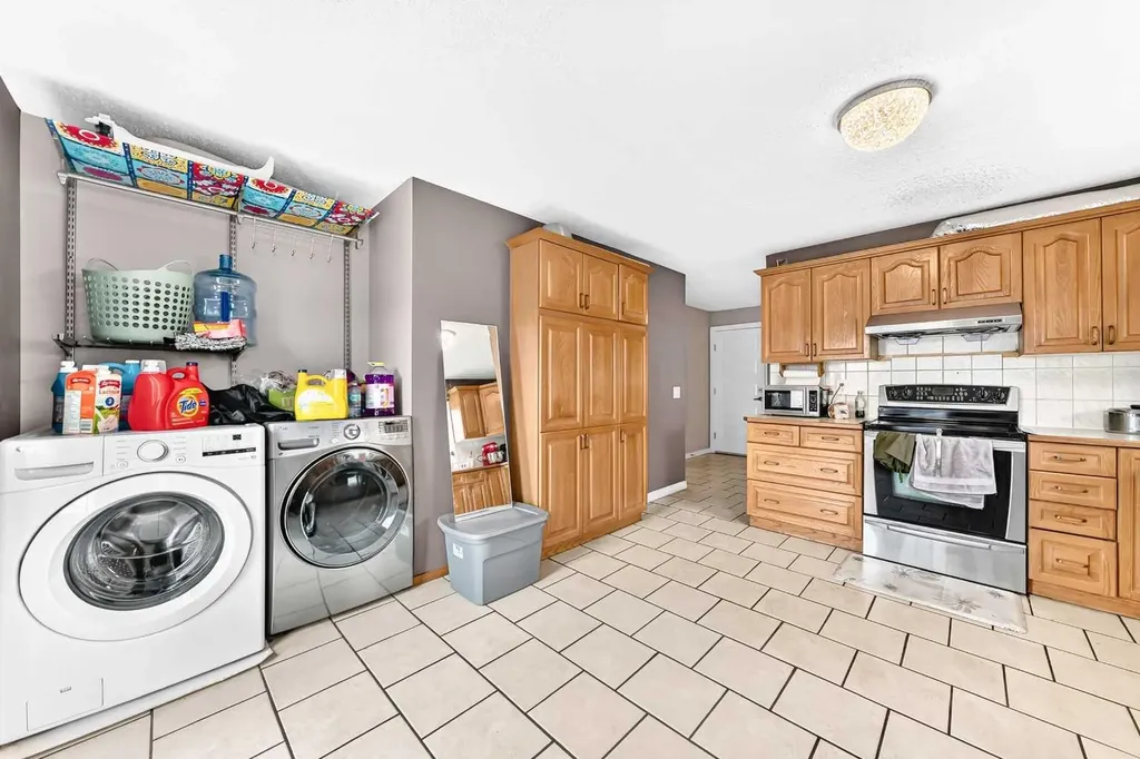 79 Castledale Way NE Calgary AB T3J 1X6