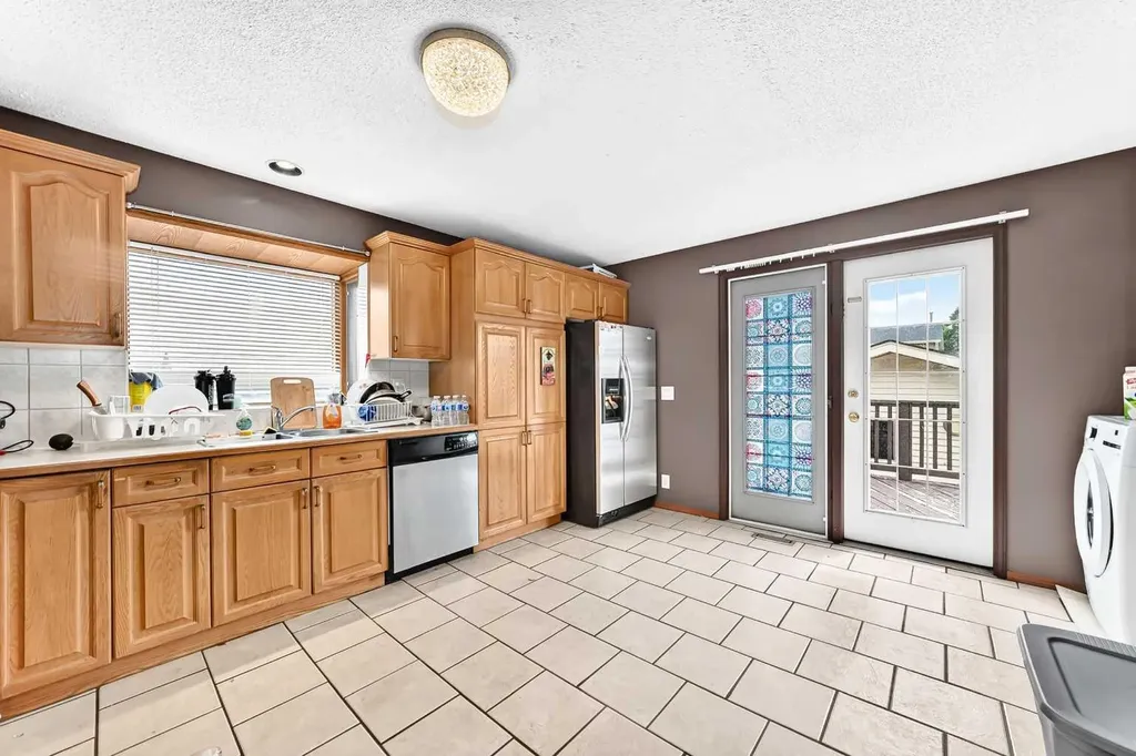 79 Castledale Way NE Calgary AB T3J 1X6
