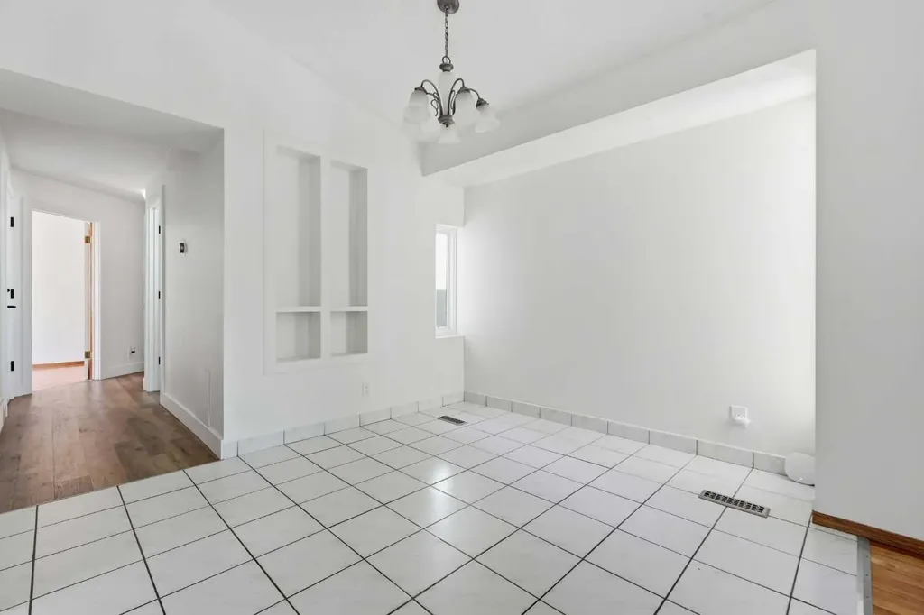 4205 16 Street SW Calgary AB T2T 4H8