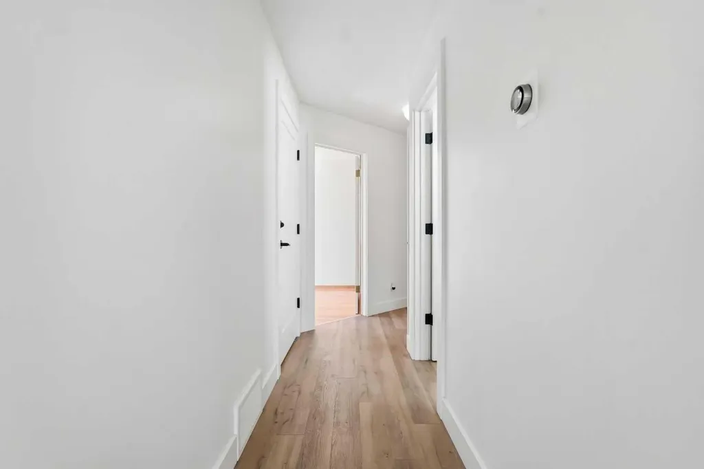 4205 16 Street SW Calgary AB T2T 4H8