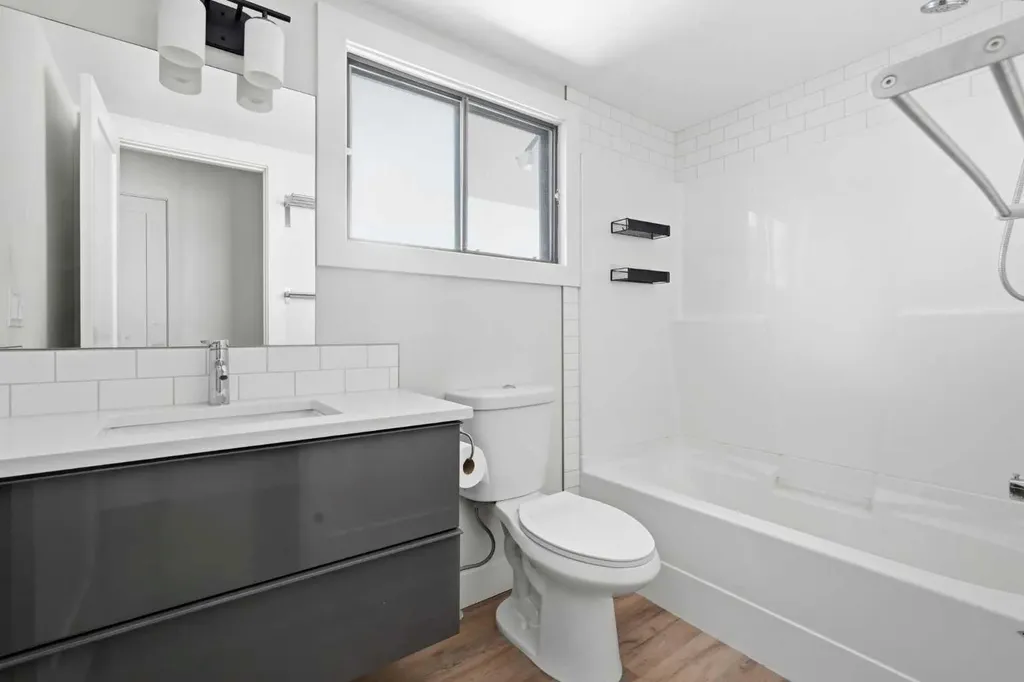 4205 16 Street SW Calgary AB T2T 4H8