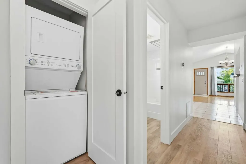 4205 16 Street SW Calgary AB T2T 4H8