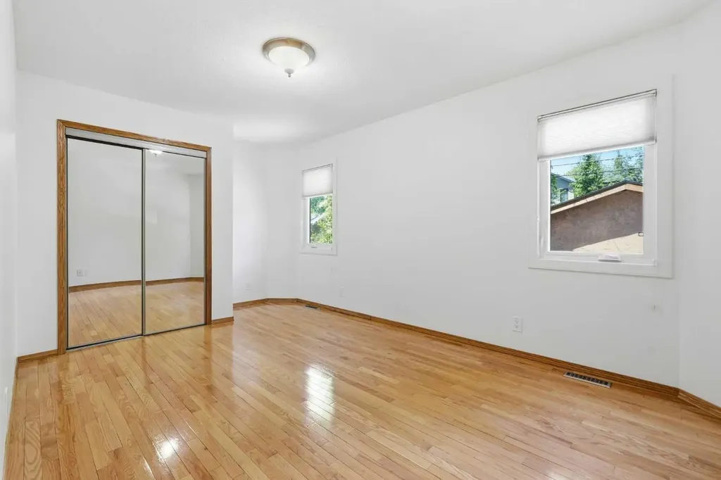4205 16 Street SW Calgary AB T2T 4H8