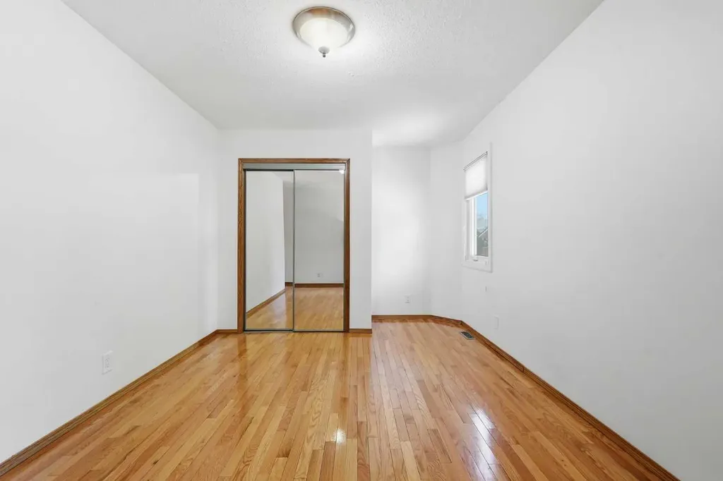 4205 16 Street SW Calgary AB T2T 4H8