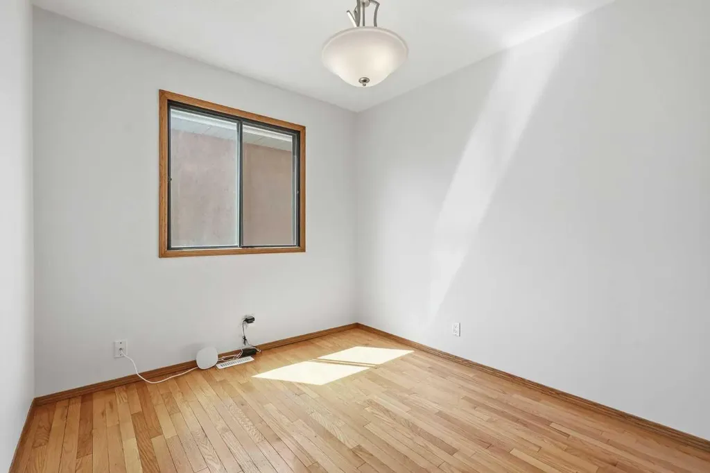 4205 16 Street SW Calgary AB T2T 4H8