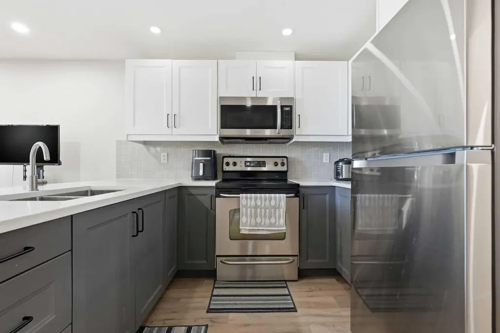 4205 16 Street SW Calgary AB T2T 4H8