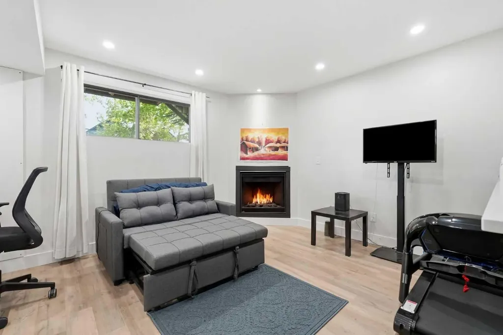 4205 16 Street SW Calgary AB T2T 4H8