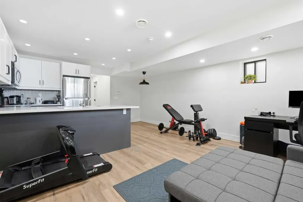 4205 16 Street SW Calgary AB T2T 4H8