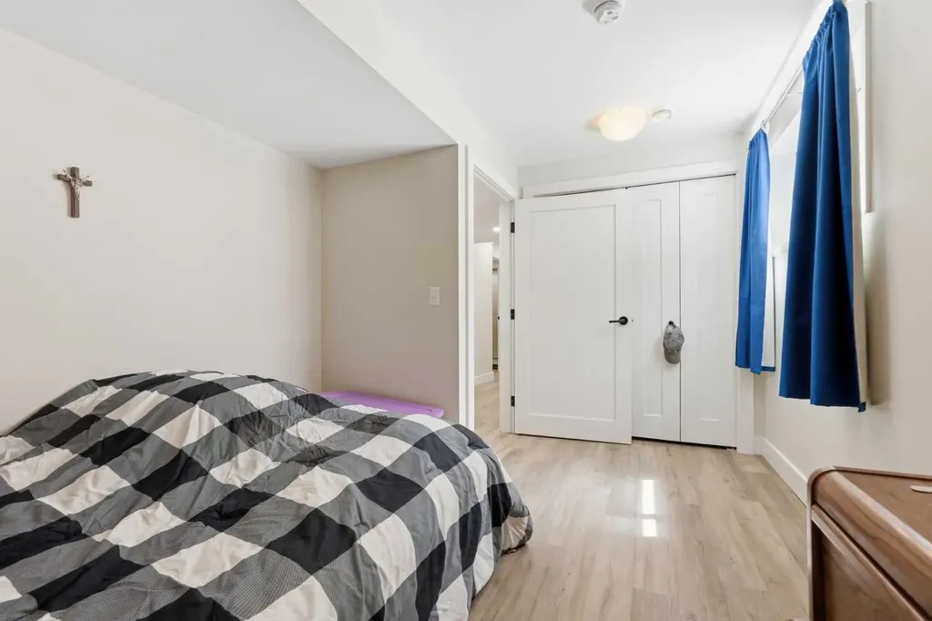 4205 16 Street SW Calgary AB T2T 4H8