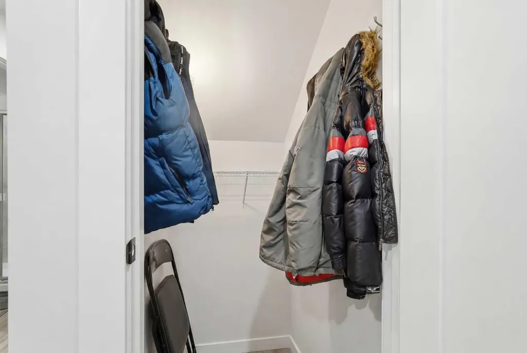 4205 16 Street SW Calgary AB T2T 4H8