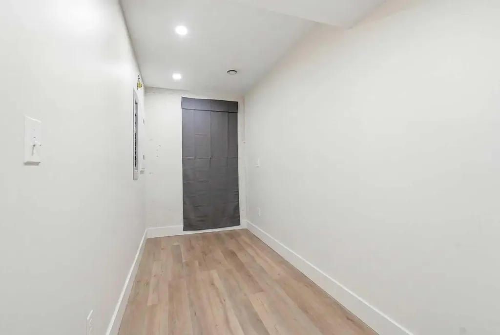 4205 16 Street SW Calgary AB T2T 4H8