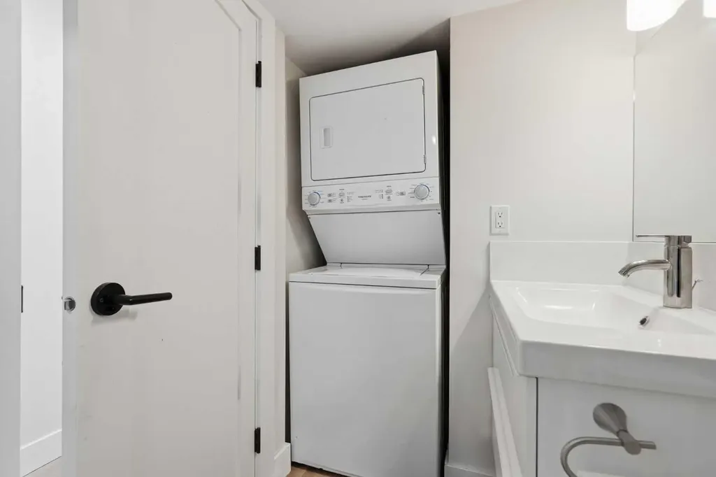 4205 16 Street SW Calgary AB T2T 4H8