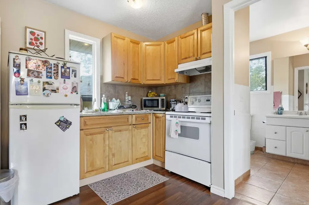 4205 16 Street SW Calgary AB T2T 4H8