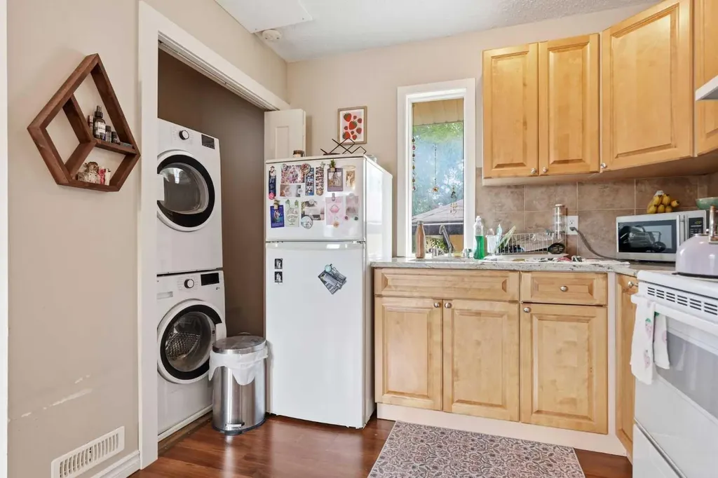 4205 16 Street SW Calgary AB T2T 4H8