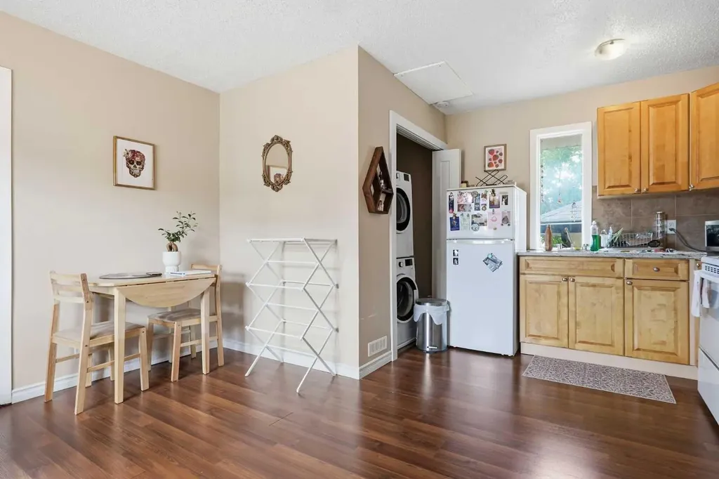 4205 16 Street SW Calgary AB T2T 4H8