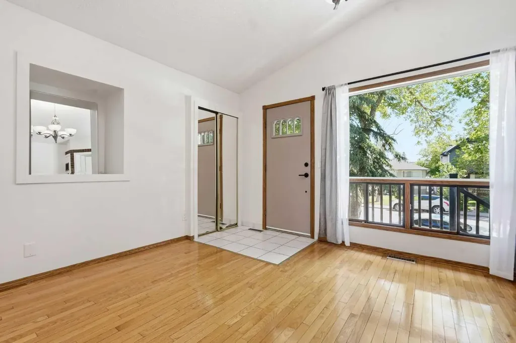 4205 16 Street SW Calgary AB T2T 4H8