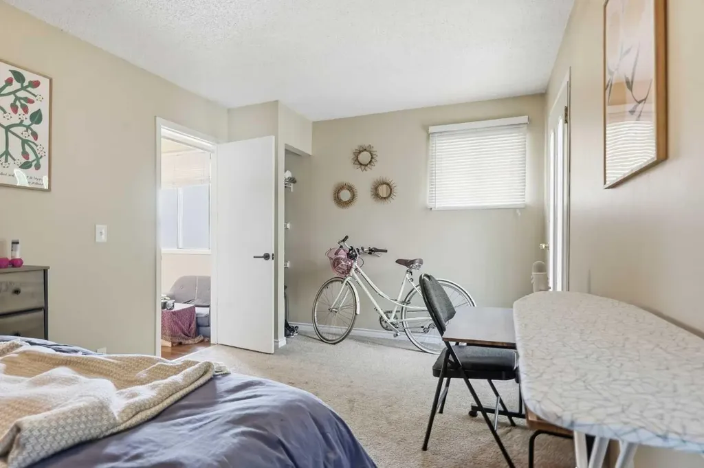 4205 16 Street SW Calgary AB T2T 4H8