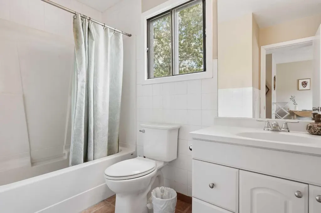 4205 16 Street SW Calgary AB T2T 4H8