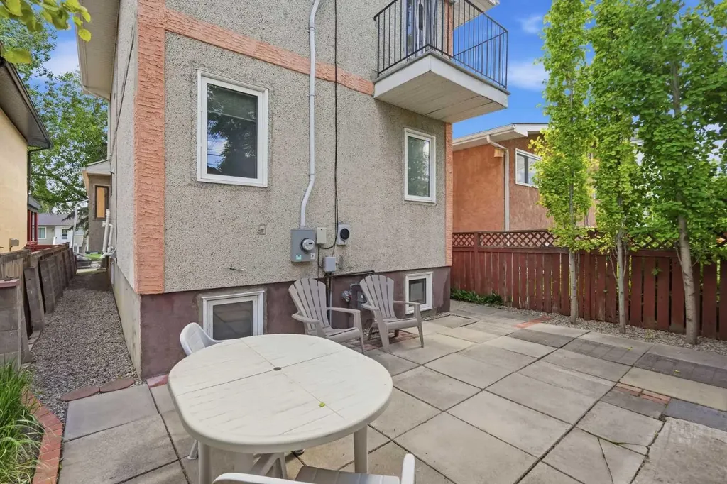 4205 16 Street SW Calgary AB T2T 4H8