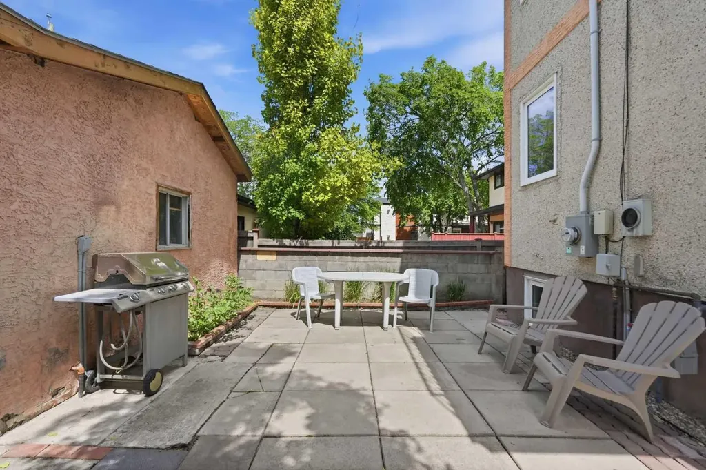 4205 16 Street SW Calgary AB T2T 4H8