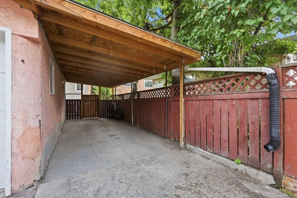 4205 16 Street SW Calgary AB T2T 4H8