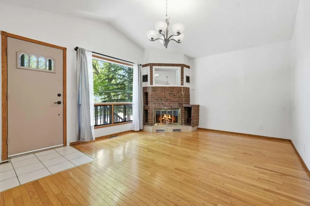 4205 16 Street SW Calgary AB T2T 4H8