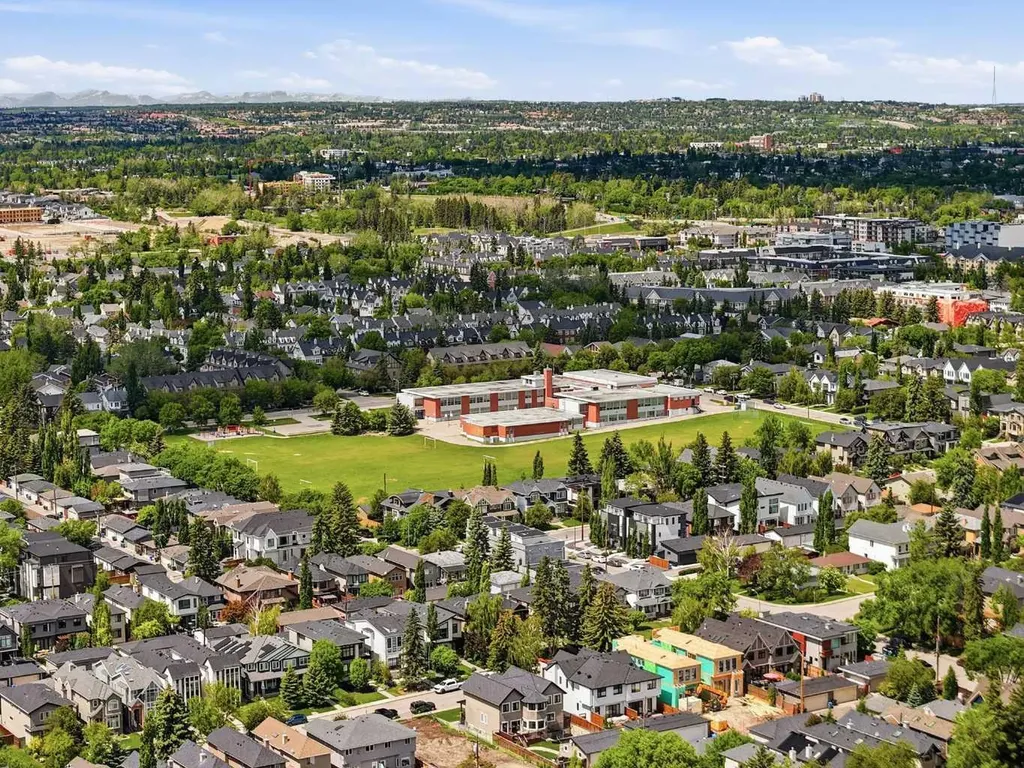 4205 16 Street SW Calgary AB T2T 4H8