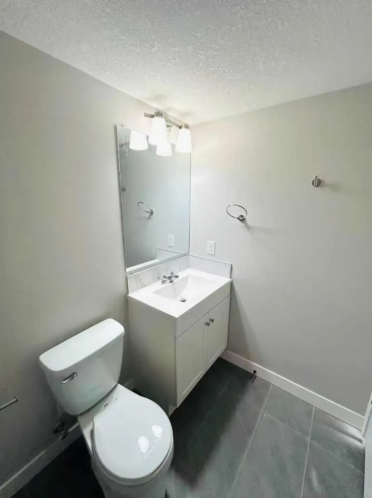 22 Baywater Cape SW Airdrie AB T4B0B3