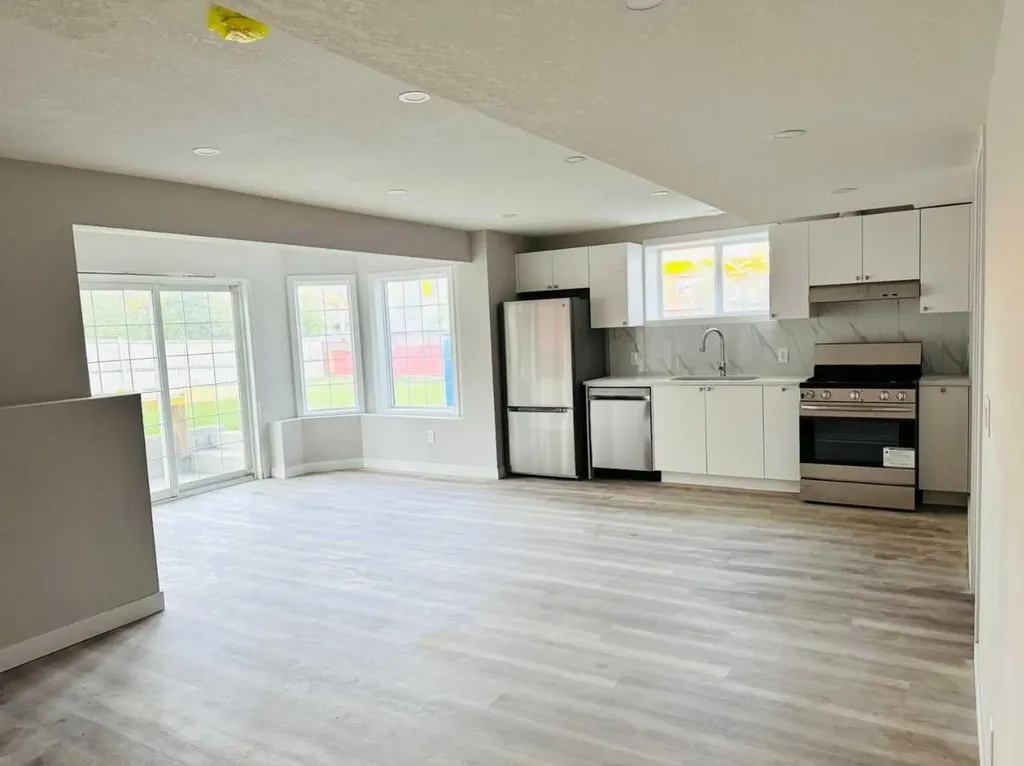 22 Baywater Cape SW Airdrie AB T4B0B3