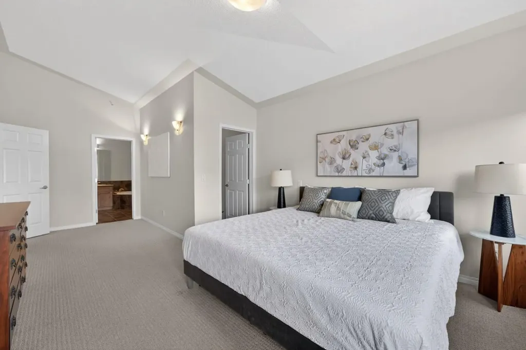 2416 Erlton Street SW Calgary AB T2S3B7
