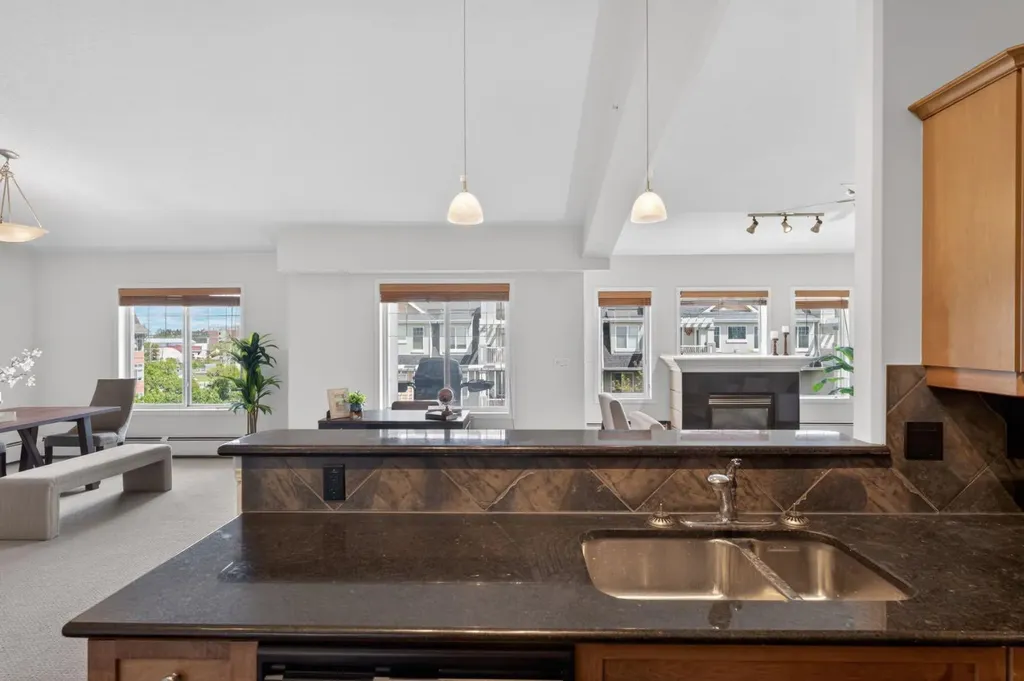 2416 Erlton Street SW Calgary AB T2S3B7