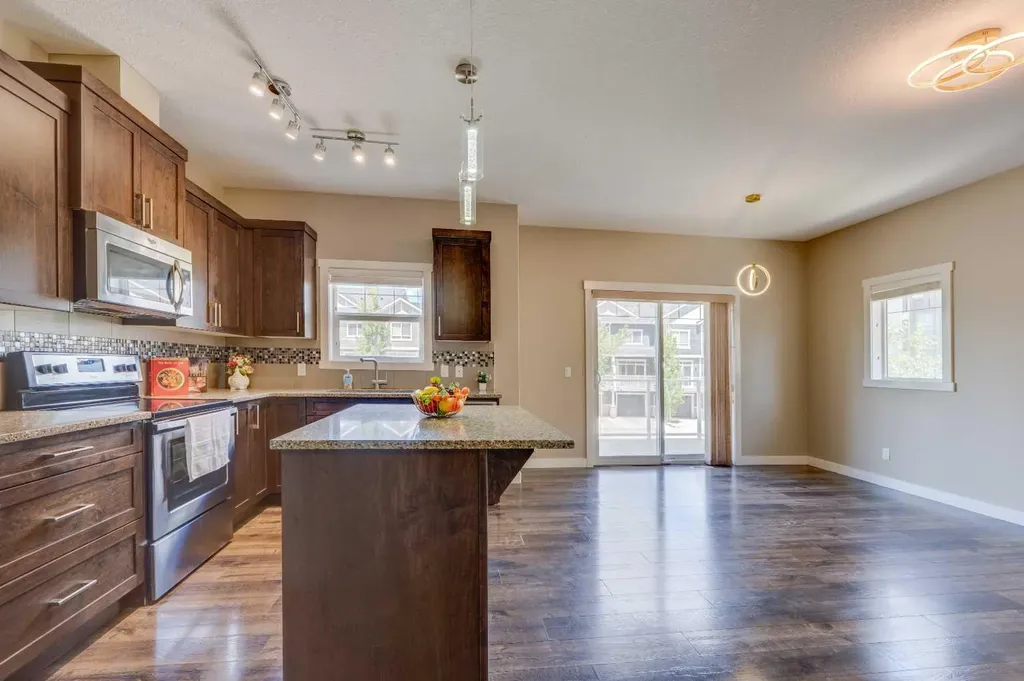 558 Evanston Manor NW Calgary AB T3P 0R8