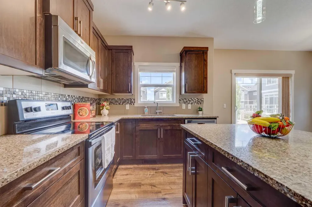 558 Evanston Manor NW Calgary AB T3P 0R8