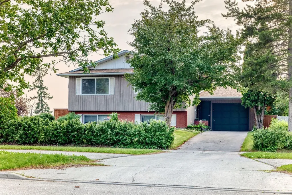 2703 60 Street NE Calgary AB T1Y 2G6