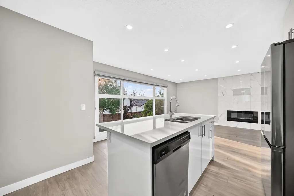 2703 60 Street NE Calgary AB T1Y 2G6