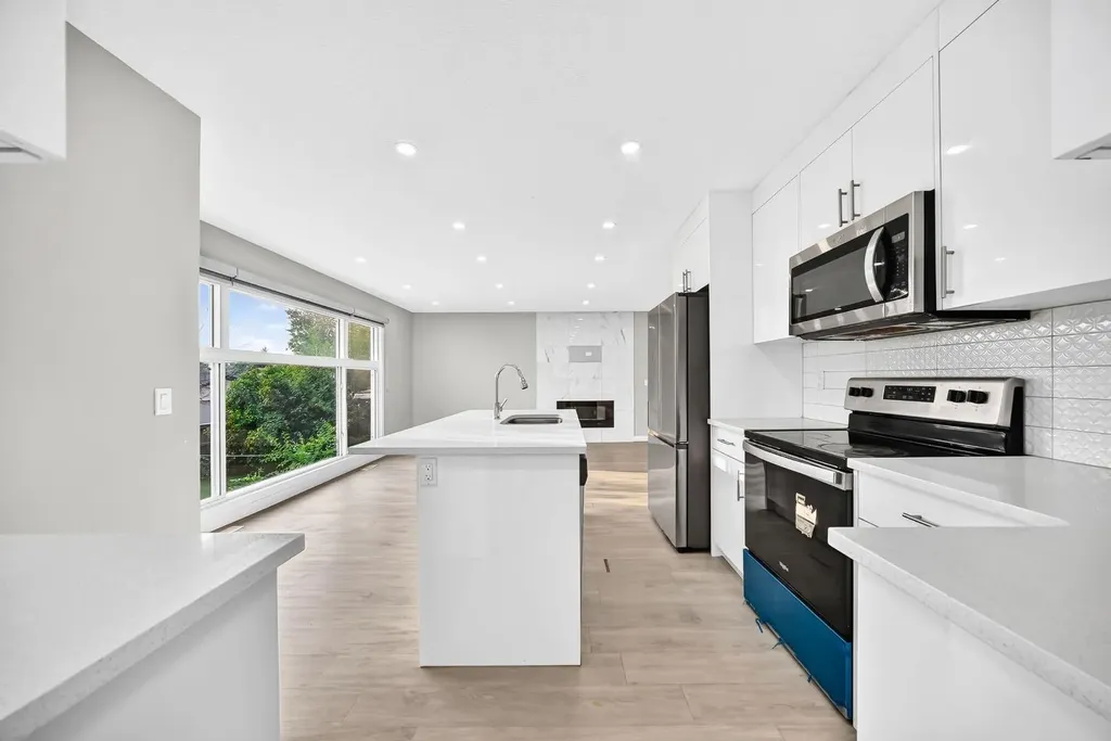 2703 60 Street NE Calgary AB T1Y 2G6
