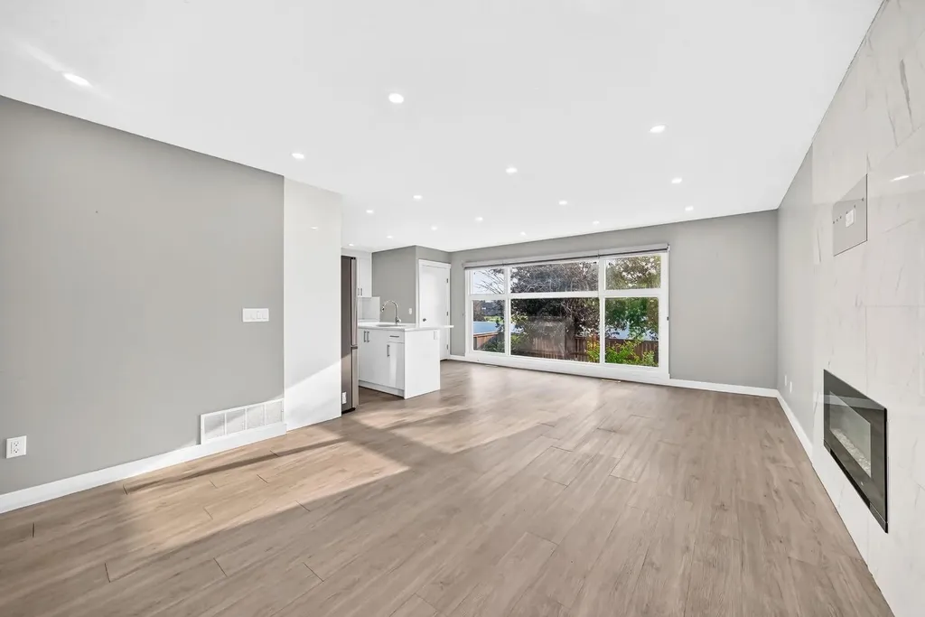2703 60 Street NE Calgary AB T1Y 2G6