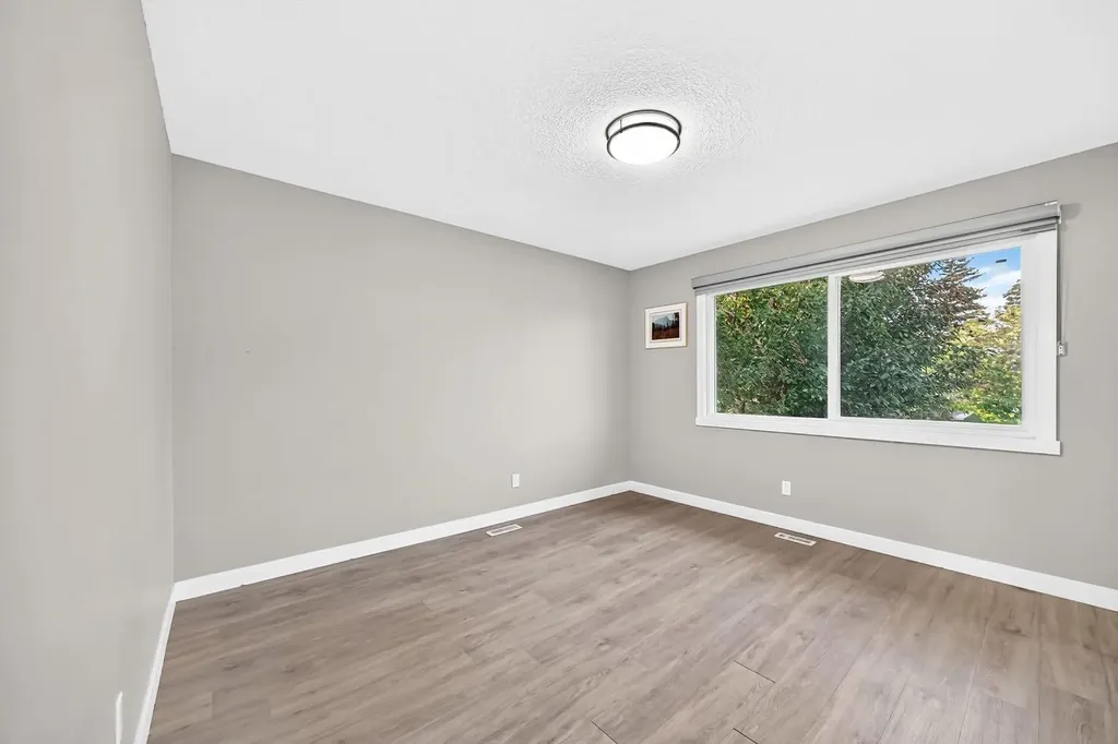 2703 60 Street NE Calgary AB T1Y 2G6