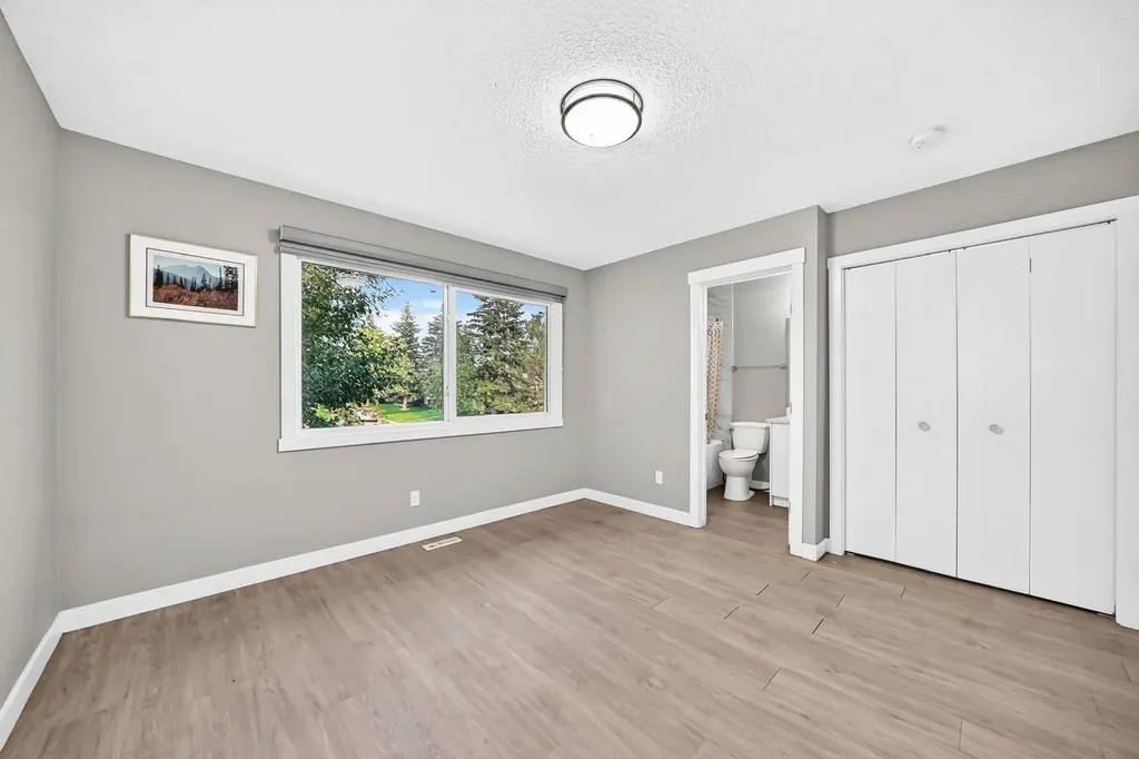 2703 60 Street NE Calgary AB T1Y 2G6