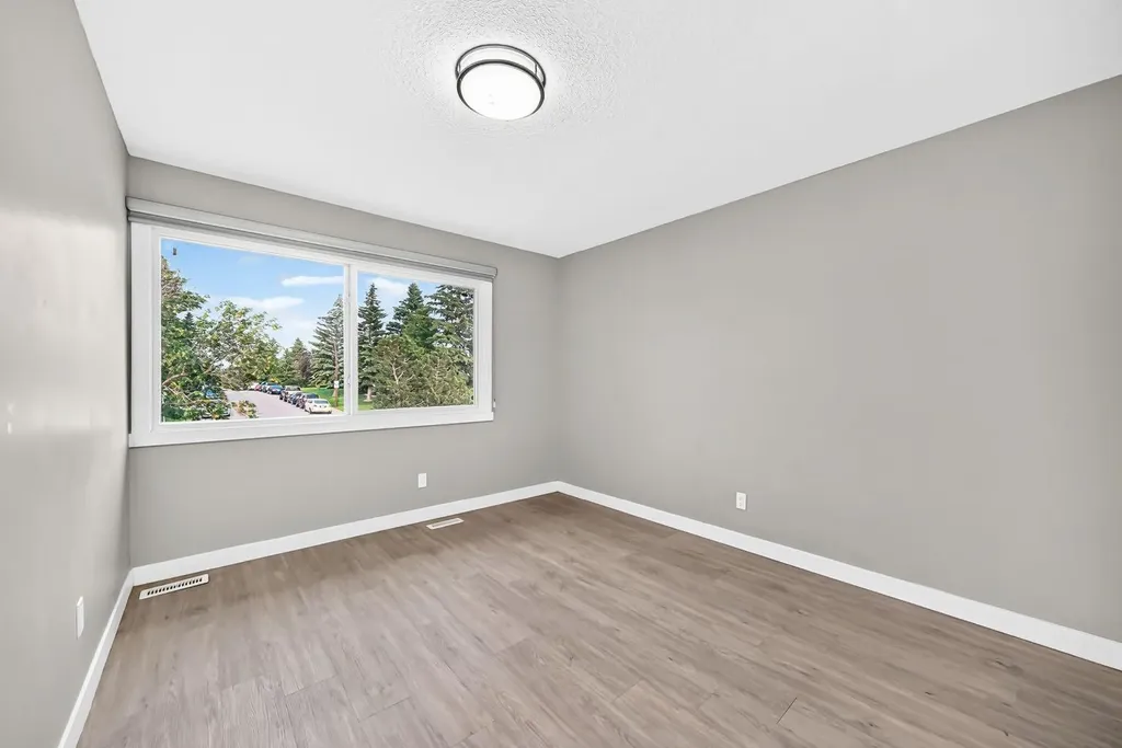 2703 60 Street NE Calgary AB T1Y 2G6