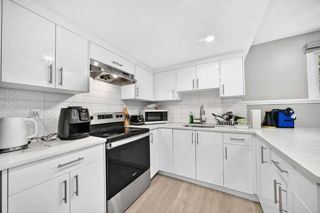 2703 60 Street NE Calgary AB T1Y 2G6
