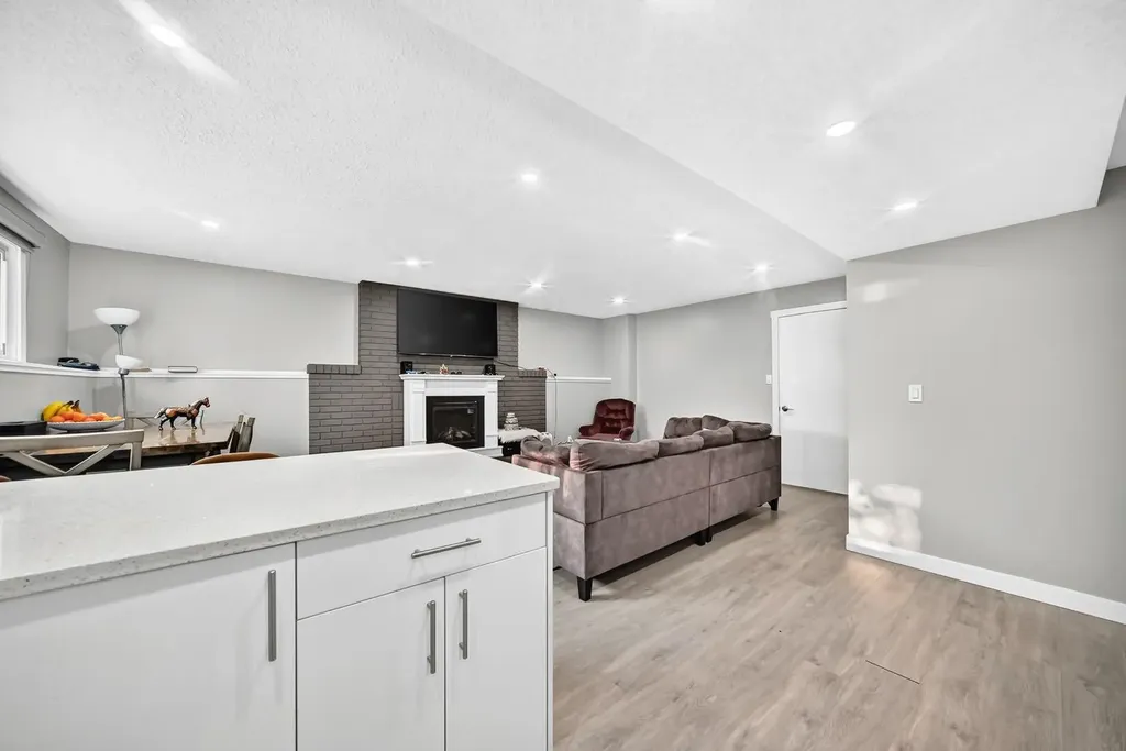2703 60 Street NE Calgary AB T1Y 2G6