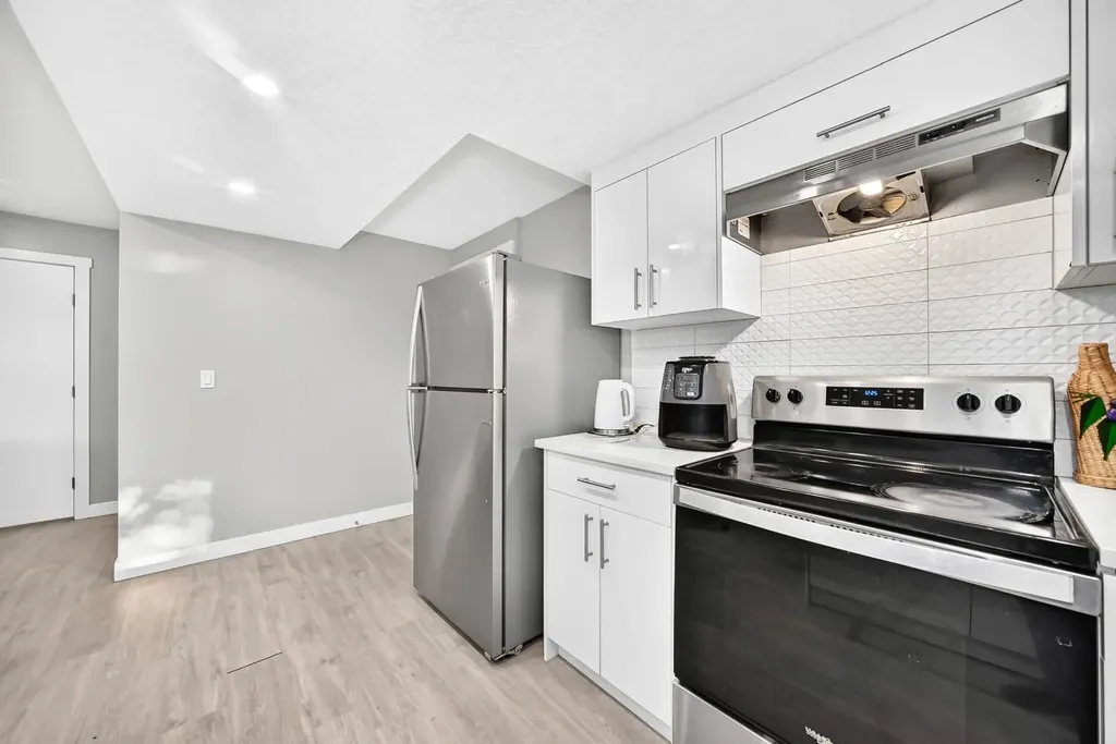 2703 60 Street NE Calgary AB T1Y 2G6