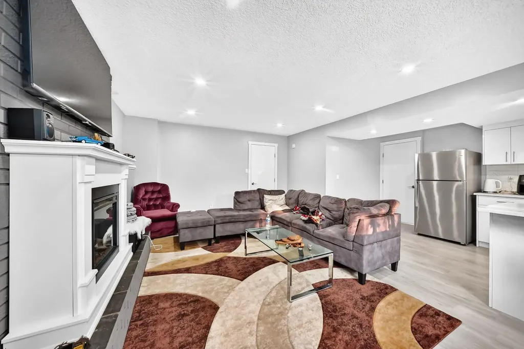 2703 60 Street NE Calgary AB T1Y 2G6