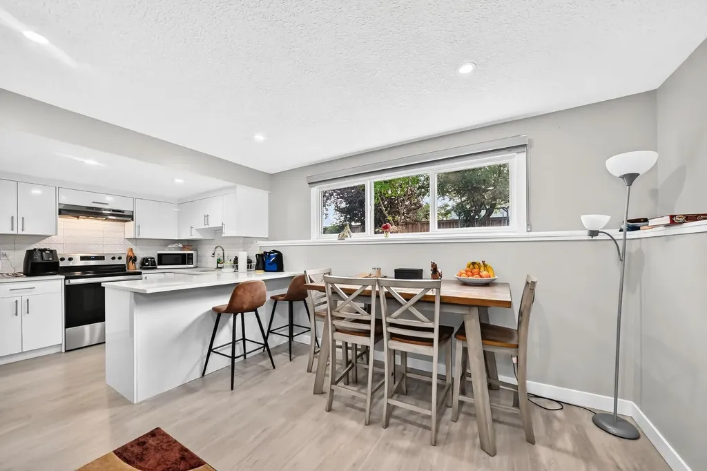 2703 60 Street NE Calgary AB T1Y 2G6