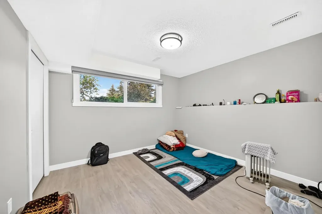 2703 60 Street NE Calgary AB T1Y 2G6
